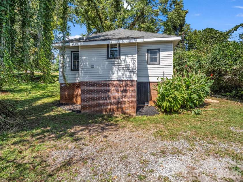 795 Tate Street, Marion, NC 28752.  MLS# CAR4426347, YatesRealty ID 51801. 