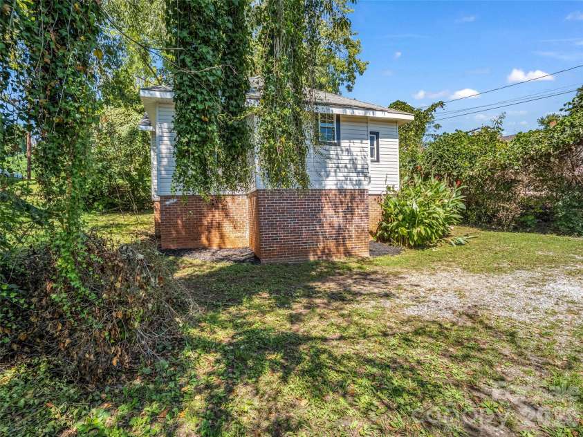 795 Tate Street, Marion, NC 28752.  MLS# CAR4426347, YatesRealty ID 51801. 