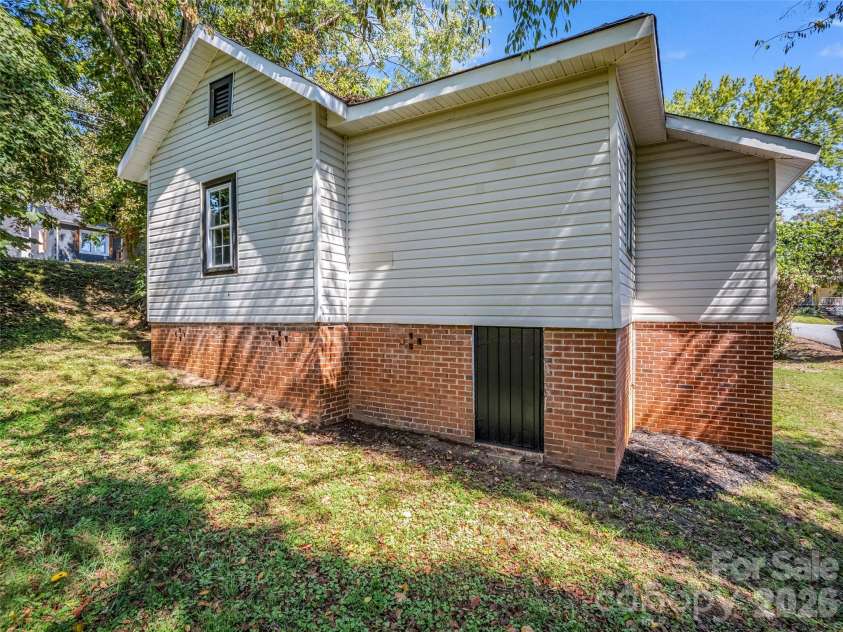 795 Tate Street, Marion, NC 28752.  MLS# CAR4426347, YatesRealty ID 51801. 