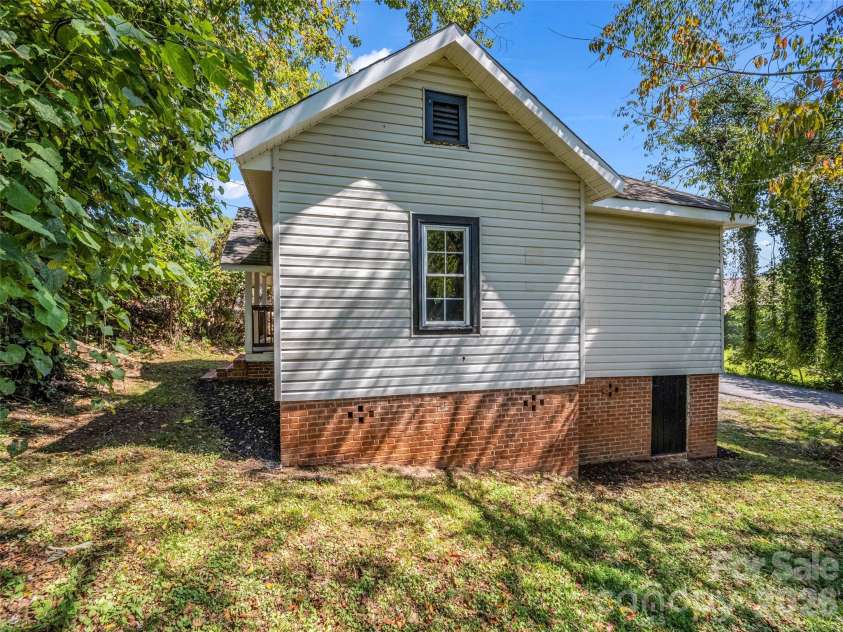 795 Tate Street, Marion, NC 28752.  MLS# CAR4426347, YatesRealty ID 51801. 