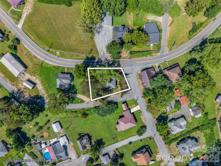 795 Tate Street, Marion, NC 28752.  MLS# CAR4426347, YatesRealty ID 51801. 