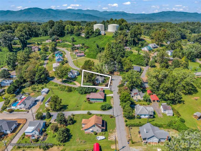 795 Tate Street, Marion, NC 28752.  MLS# CAR4426347, YatesRealty ID 51801. 