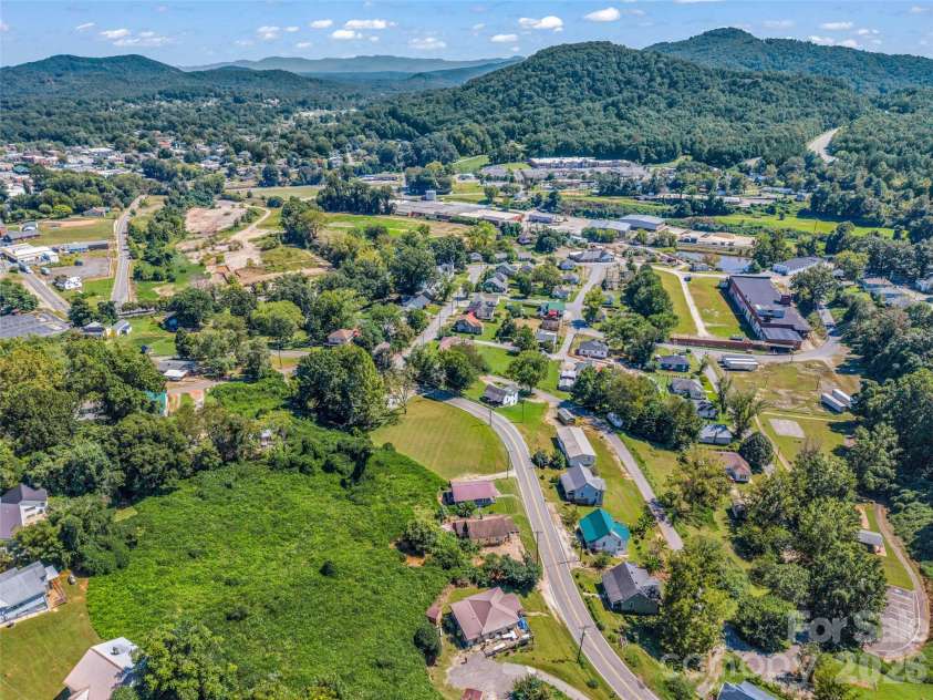 795 Tate Street, Marion, NC 28752.  MLS# CAR4426347, YatesRealty ID 51801. 