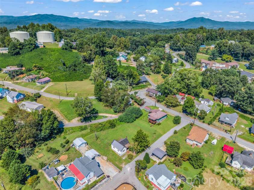 795 Tate Street, Marion, NC 28752.  MLS# CAR4426347, YatesRealty ID 51801. 