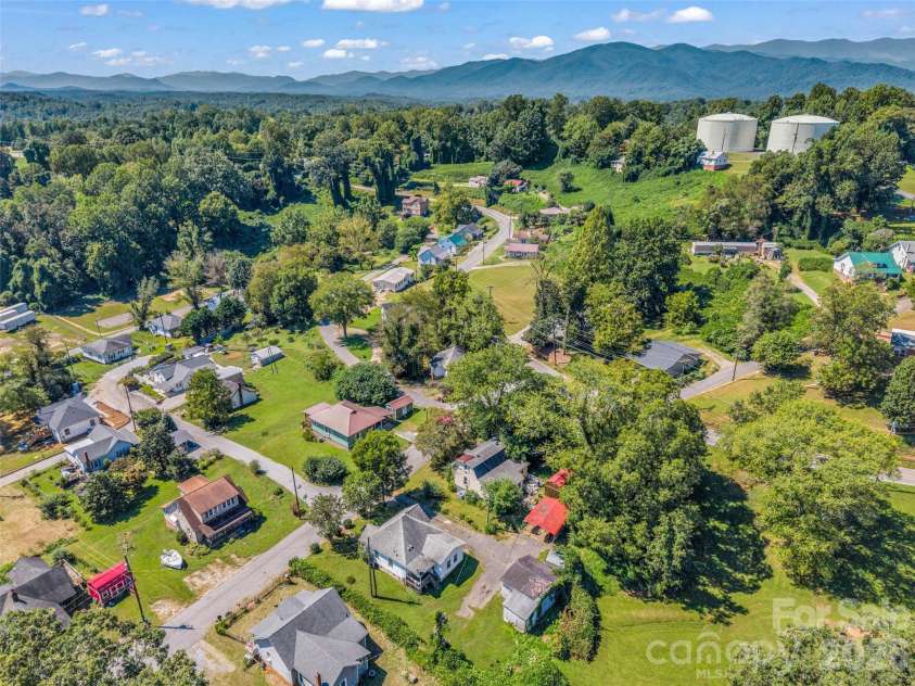 795 Tate Street, Marion, NC 28752.  MLS# CAR4426347, YatesRealty ID 51801. 