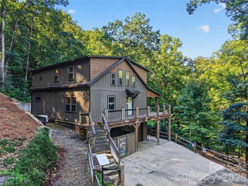 3050 Green River Cove Road, Saluda, NC 28773.  MLS# CAR4422760, YatesRealty ID 51804. 