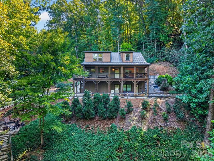 3050 Green River Cove Road, Saluda, NC 28773.  MLS# CAR4422760, YatesRealty ID 51804. 