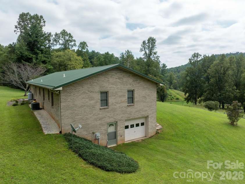 2112 Brittian Lane, Lenoir, NC 28645.  MLS# CAR4395172, YatesRealty ID 51805. 