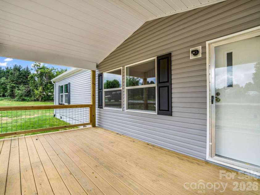 115 Maplewood Knoll Drive, Flat Rock, NC 28726.  MLS# CAR4403782, YatesRealty ID 51807. 