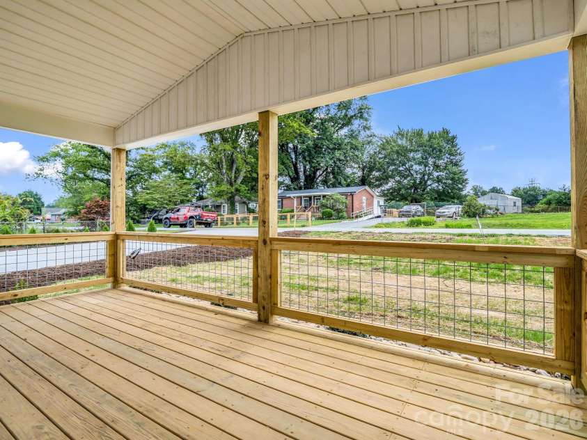 115 Maplewood Knoll Drive, Flat Rock, NC 28726.  MLS# CAR4403782, YatesRealty ID 51807. 