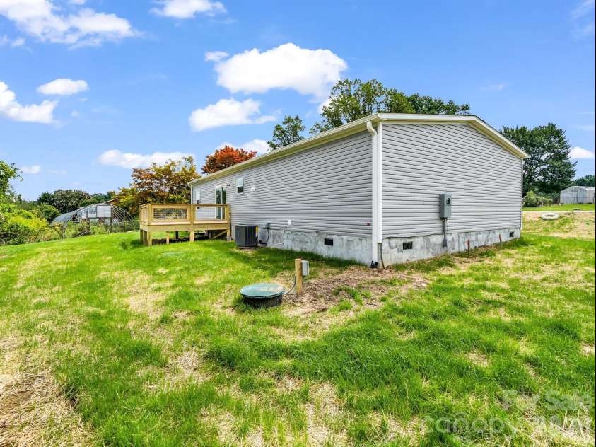 115 Maplewood Knoll Drive, Flat Rock, NC 28726.  MLS# CAR4403782, YatesRealty ID 51807. 