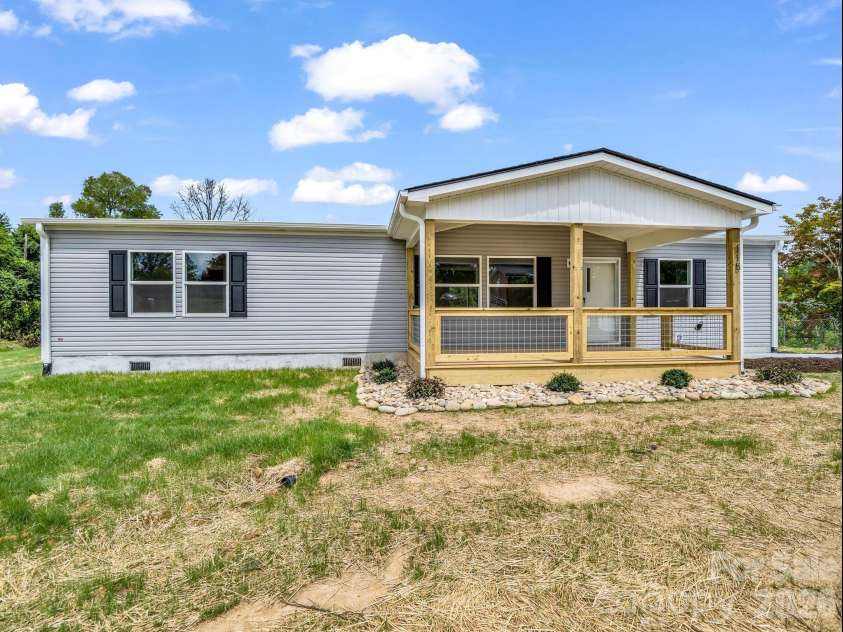 115 Maplewood Knoll Drive, Flat Rock, NC 28726.  MLS# CAR4403782, YatesRealty ID 51807. 