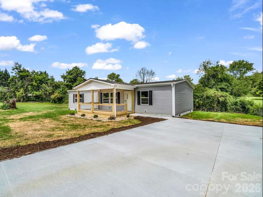 115 Maplewood Knoll Drive, Flat Rock, NC 28726.  MLS# CAR4403782, YatesRealty ID 51807. 