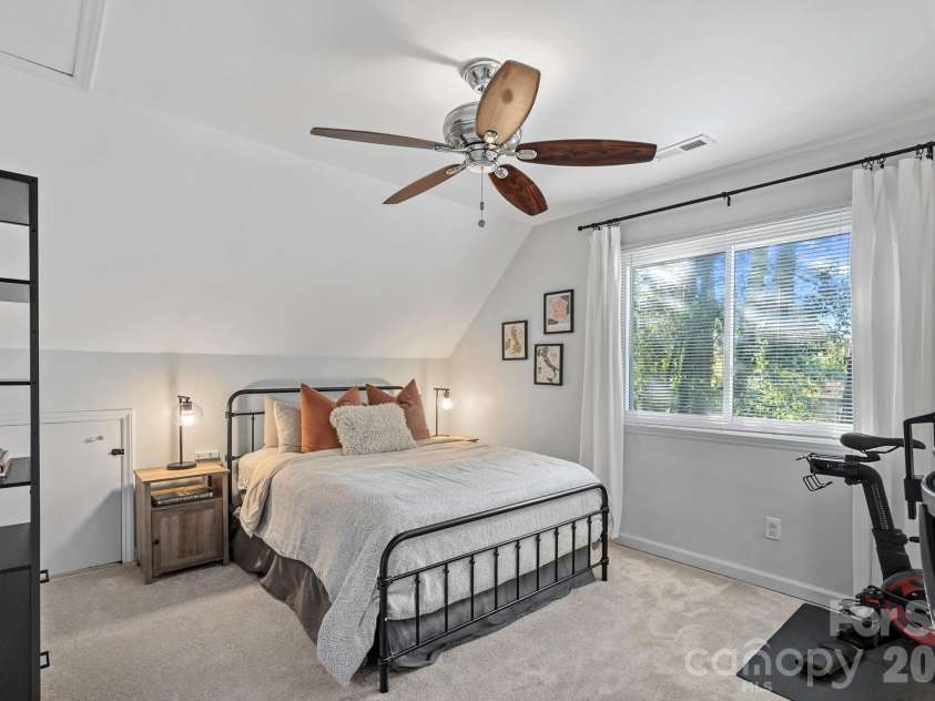 8331 Trail View Drive, Charlotte, NC 28226.  MLS# CAR4418749, YatesRealty ID 51810. 2nd bedroom on upper level