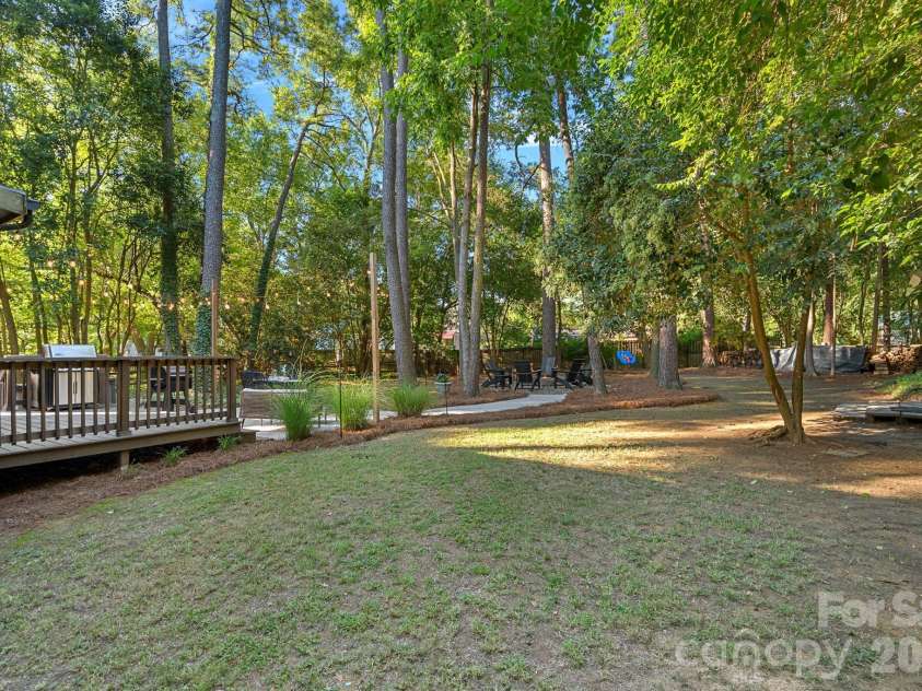 8331 Trail View Drive, Charlotte, NC 28226.  MLS# CAR4418749, YatesRealty ID 51810. .30 acre property with expansive backyard