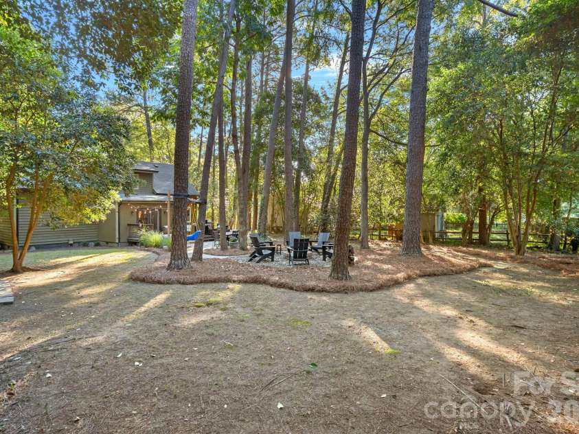 8331 Trail View Drive, Charlotte, NC 28226.  MLS# CAR4418749, YatesRealty ID 51810. 