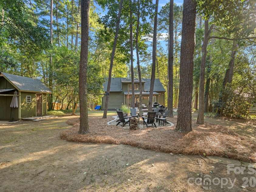 8331 Trail View Drive, Charlotte, NC 28226.  MLS# CAR4418749, YatesRealty ID 51810. 