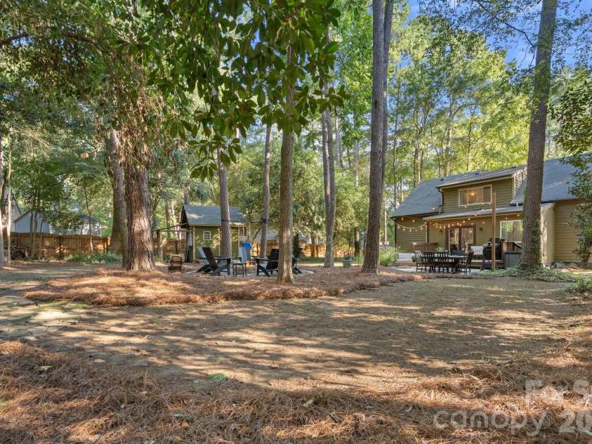 8331 Trail View Drive, Charlotte, NC 28226.  MLS# CAR4418749, YatesRealty ID 51810. 