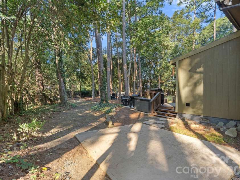 8331 Trail View Drive, Charlotte, NC 28226.  MLS# CAR4418749, YatesRealty ID 51810. 