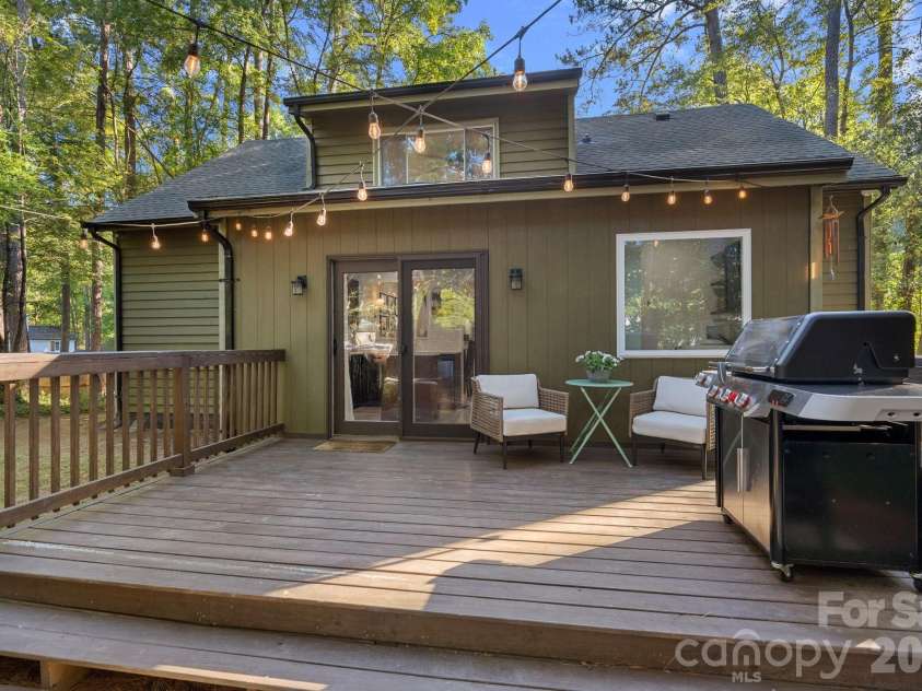 8331 Trail View Drive, Charlotte, NC 28226.  MLS# CAR4418749, YatesRealty ID 51810. Back deck