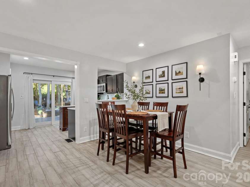 8331 Trail View Drive, Charlotte, NC 28226.  MLS# CAR4418749, YatesRealty ID 51810. Dining Area looking towards kitchen