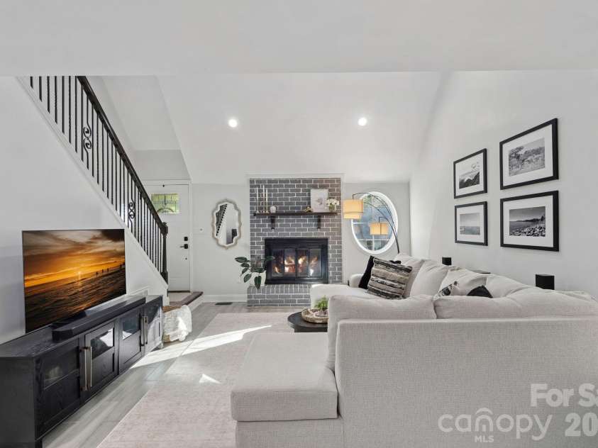 8331 Trail View Drive, Charlotte, NC 28226.  MLS# CAR4418749, YatesRealty ID 51810. Living room looking toward front door