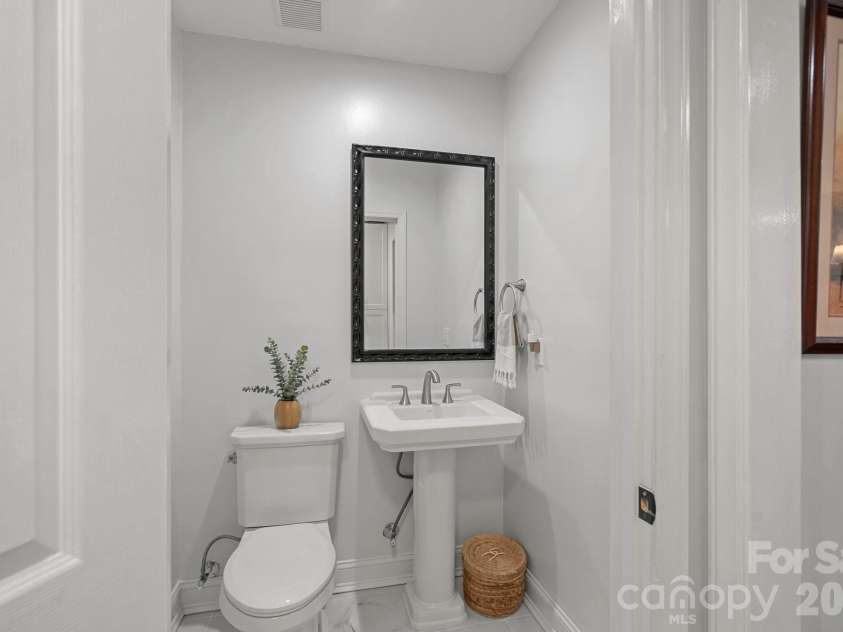 8331 Trail View Drive, Charlotte, NC 28226.  MLS# CAR4418749, YatesRealty ID 51810. Lower level half bath