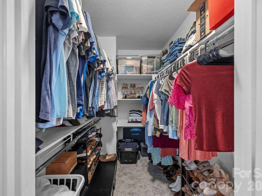 8331 Trail View Drive, Charlotte, NC 28226.  MLS# CAR4418749, YatesRealty ID 51810. Primary bedroom walk in closet
