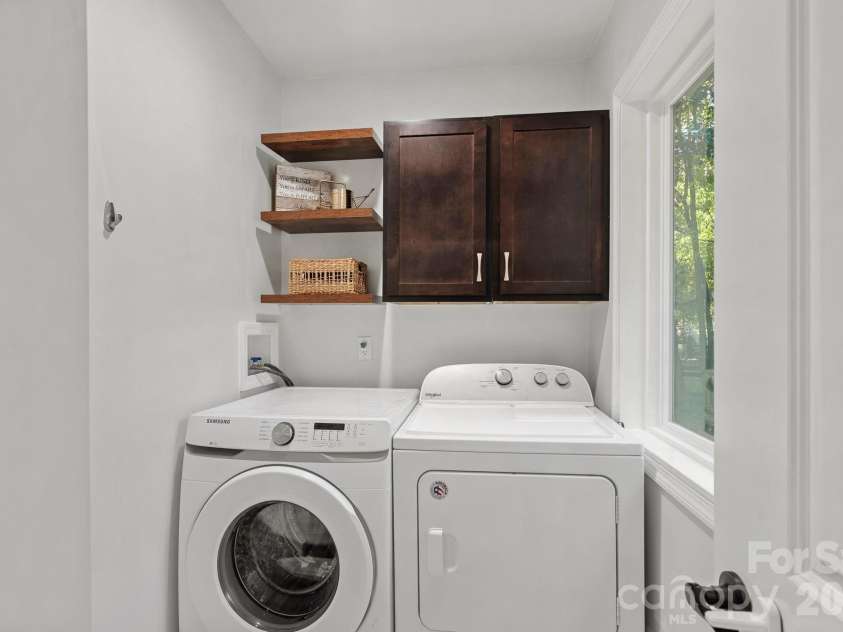 8331 Trail View Drive, Charlotte, NC 28226.  MLS# CAR4418749, YatesRealty ID 51810. Primary bedroom walk in closet