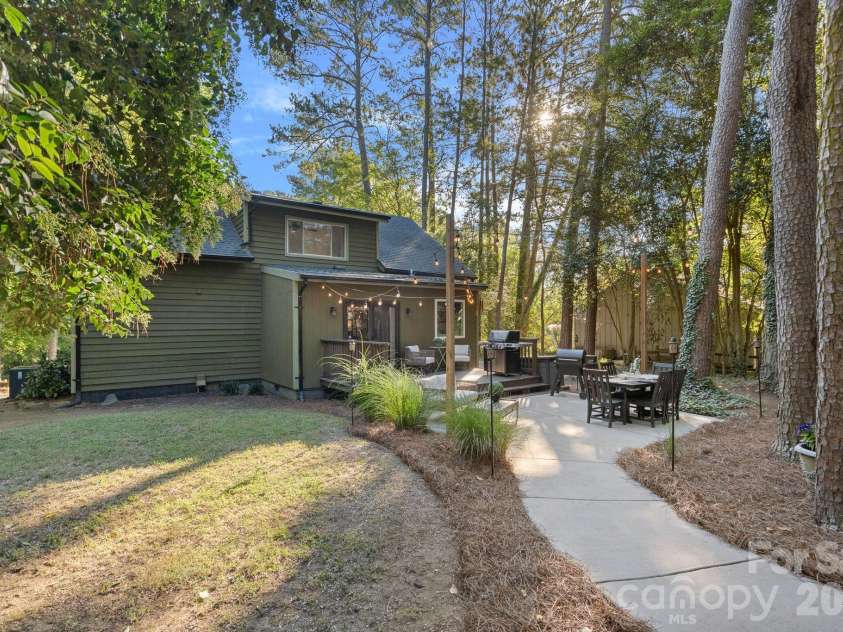 8331 Trail View Drive, Charlotte, NC 28226.  MLS# CAR4418749, YatesRealty ID 51810. Walking path from the back deck to the firepit