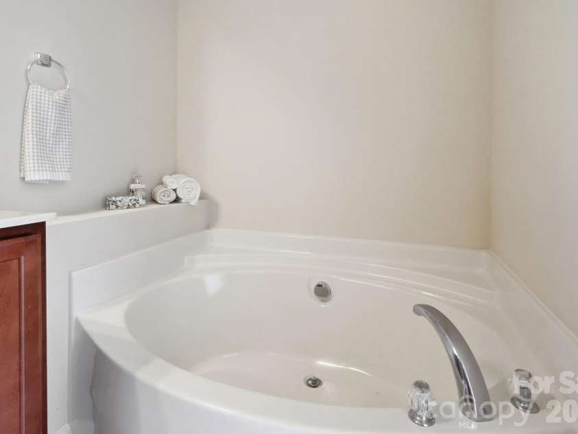 108 St Vincent Place, Mount Holly, NC 28120.  MLS# CAR4425814, YatesRealty ID 51812. 