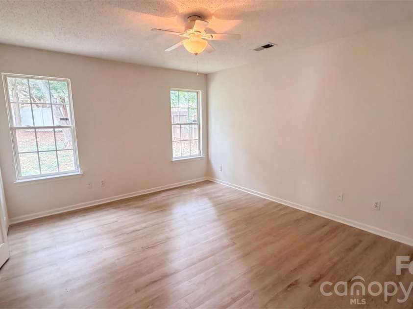 5006 Elizabeth Road, Charlotte, NC 28269.  MLS# CAR4426373, YatesRealty ID 51813. 