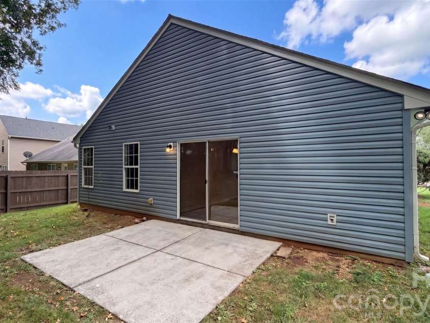5006 Elizabeth Road, Charlotte, NC 28269.  MLS# CAR4426373, YatesRealty ID 51813. 