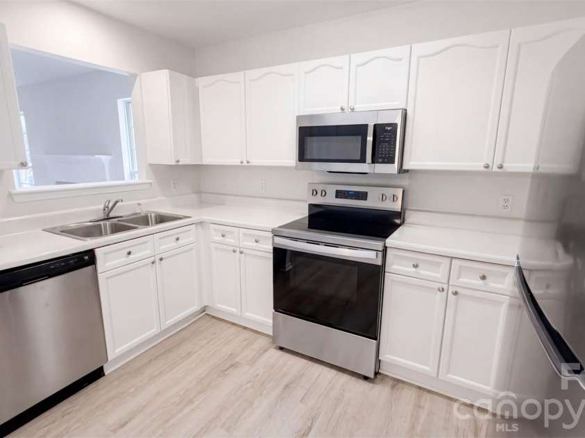 5006 Elizabeth Road, Charlotte, NC 28269.  MLS# CAR4426373, YatesRealty ID 51813. 