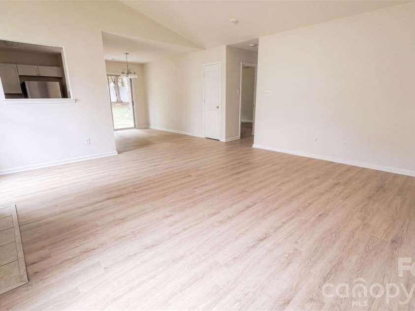 5006 Elizabeth Road, Charlotte, NC 28269.  MLS# CAR4426373, YatesRealty ID 51813. 