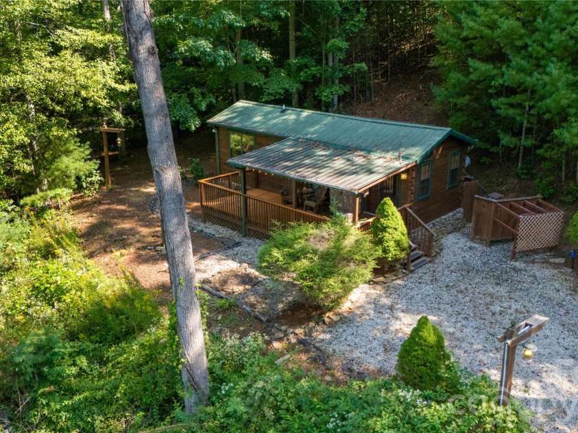 319 Dancing Leaf Lane, Bakersville, NC 28705.  MLS# CAR4424529, YatesRealty ID 51814. 
