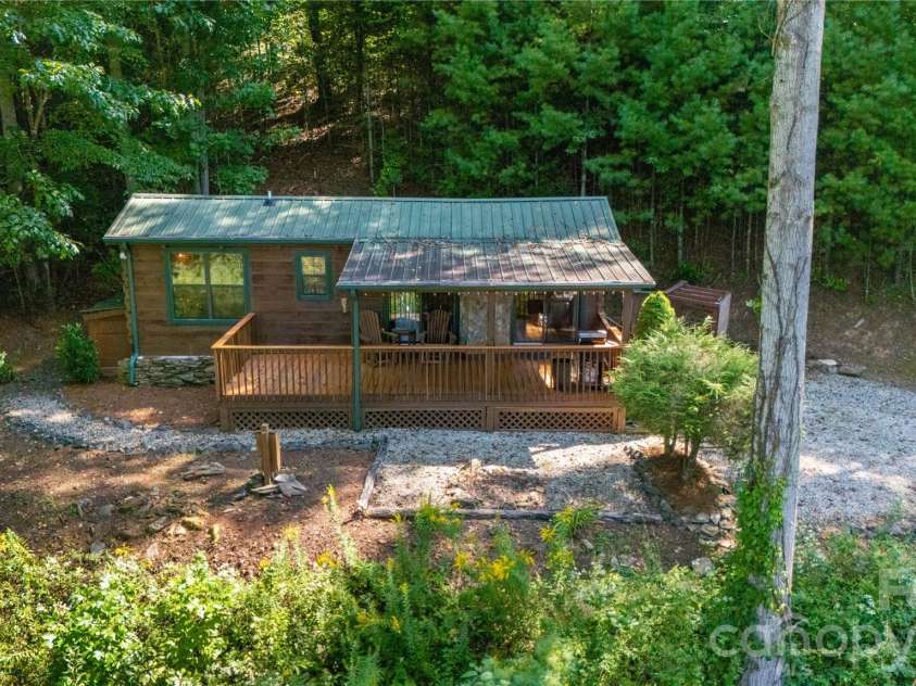 319 Dancing Leaf Lane, Bakersville, NC 28705.  MLS# CAR4424529, YatesRealty ID 51814. 