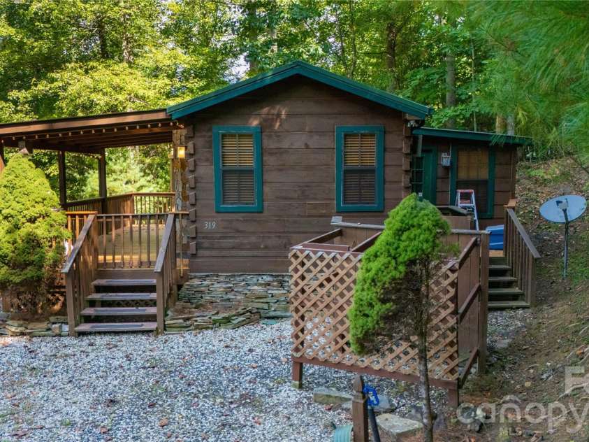 319 Dancing Leaf Lane, Bakersville, NC 28705.  MLS# CAR4424529, YatesRealty ID 51814. 