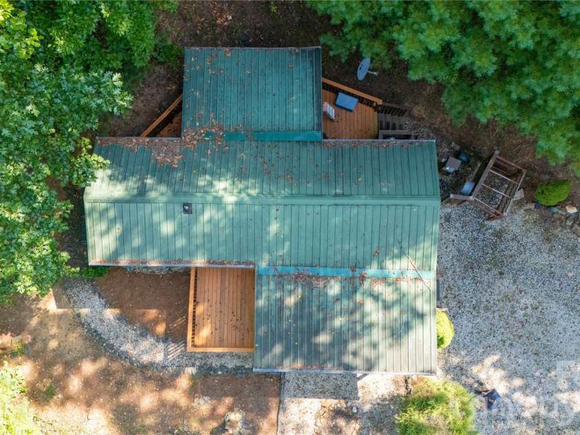 319 Dancing Leaf Lane, Bakersville, NC 28705.  MLS# CAR4424529, YatesRealty ID 51814. 