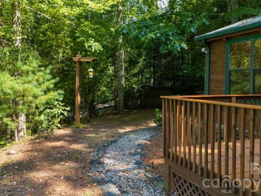 319 Dancing Leaf Lane, Bakersville, NC 28705.  MLS# CAR4424529, YatesRealty ID 51814. 