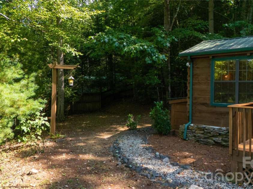 319 Dancing Leaf Lane, Bakersville, NC 28705.  MLS# CAR4424529, YatesRealty ID 51814. 