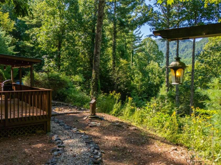 319 Dancing Leaf Lane, Bakersville, NC 28705.  MLS# CAR4424529, YatesRealty ID 51814. 