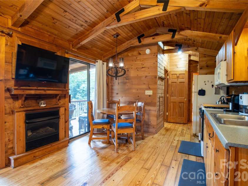 319 Dancing Leaf Lane, Bakersville, NC 28705.  MLS# CAR4424529, YatesRealty ID 51814. 