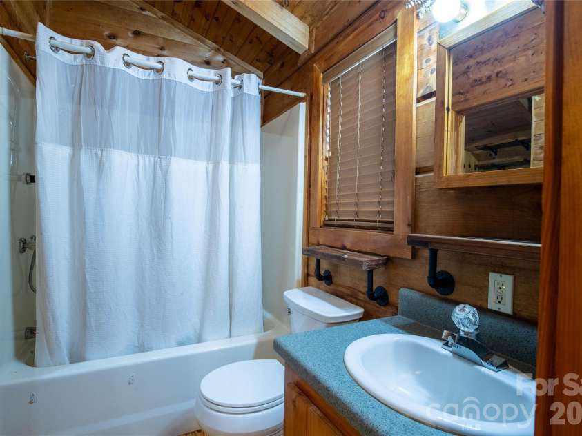 319 Dancing Leaf Lane, Bakersville, NC 28705.  MLS# CAR4424529, YatesRealty ID 51814. 
