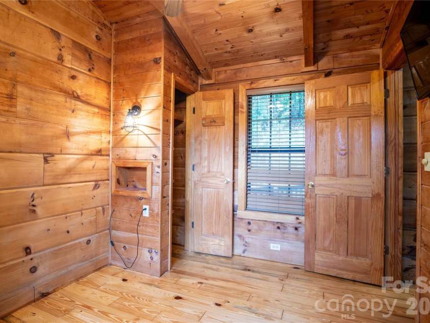 319 Dancing Leaf Lane, Bakersville, NC 28705.  MLS# CAR4424529, YatesRealty ID 51814. 