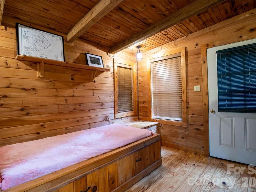 319 Dancing Leaf Lane, Bakersville, NC 28705.  MLS# CAR4424529, YatesRealty ID 51814. 