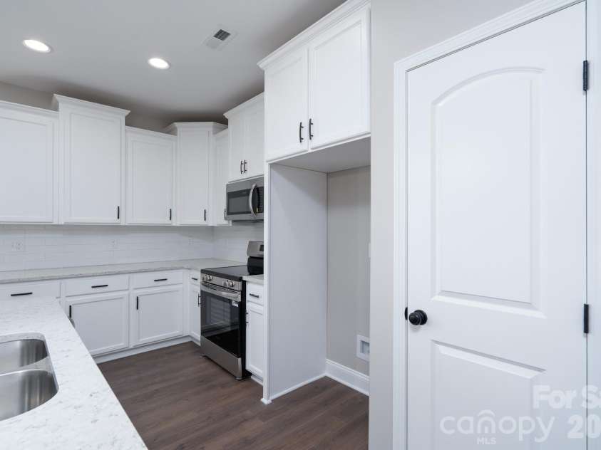 1177 Stonegate Drive, Salisbury, NC 28147.  MLS# CAR4426364, YatesRealty ID 51815. 