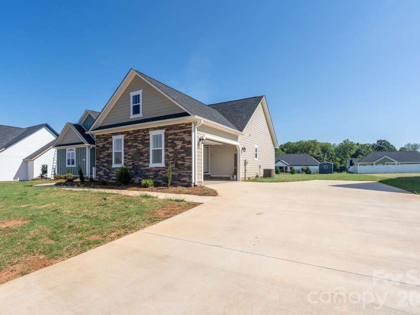 1177 Stonegate Drive, Salisbury, NC 28147.  MLS# CAR4426364, YatesRealty ID 51815. 