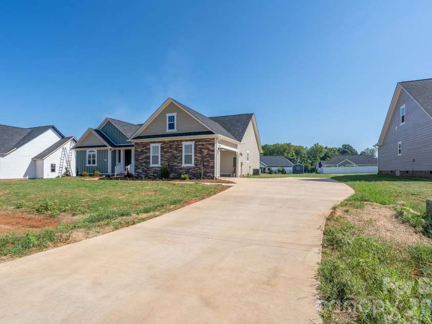 1177 Stonegate Drive, Salisbury, NC 28147.  MLS# CAR4426364, YatesRealty ID 51815. 