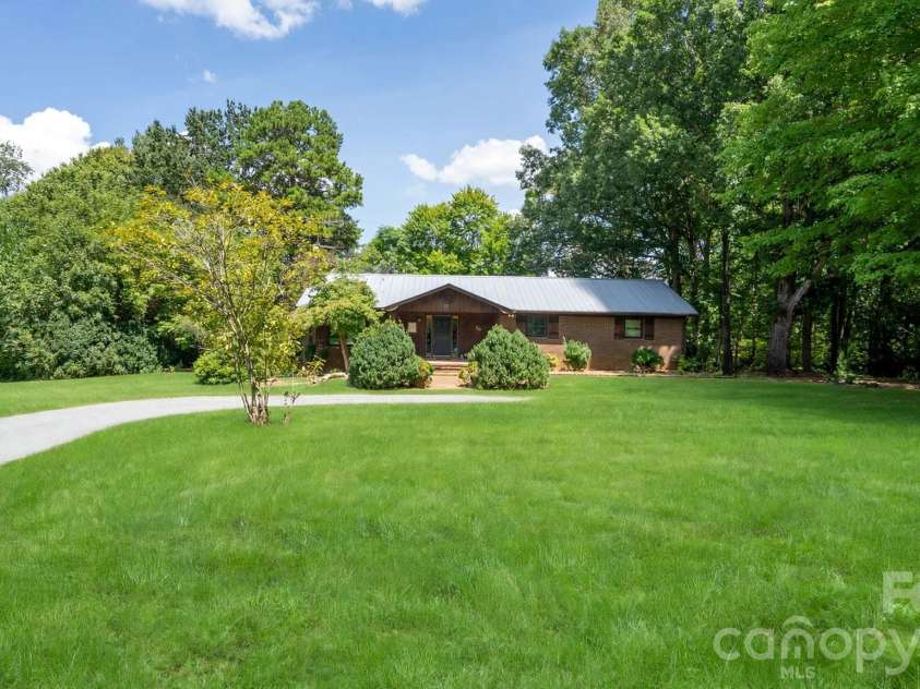 1101 Sleepy Hollow Road, Midland, NC 28107.  MLS# CAR4425995, YatesRealty ID 51816. 